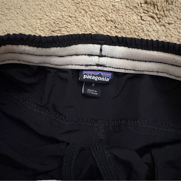 Patagonia Women’s Baggies Black Athletic Shorts Size Small Tie String Waist - Picture 3 of 8